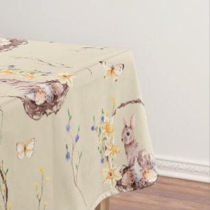 Nappe Lapin De Pâques Dans Un Panier Floral