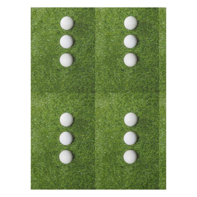 Nappe Les balles de golf sont sur de l'herbe verte (Devant)