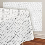 Nappe Logo d'entreprise sur mesure<br><div class="desc">Votre logo d'entreprise personnalisé sur une nappe blanche dans un motif répétitif, idéal pour les événements de réseautage promotionnel pour les petites entreprises, les expositions ou les expériences scolaires éducatives, les foires scientifiques, les fêtes de bureau ou les foires de rue! N'hésitez pas à modifier la couleur de l'arrière -...</div>