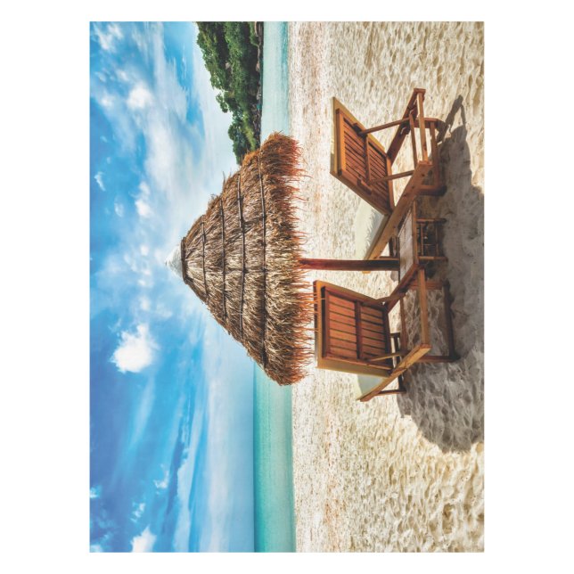 Nappe Lounge on beach throw pillow (Devant)