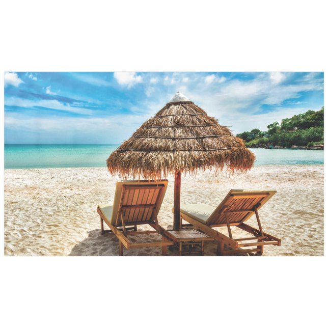 Nappe Lounge on beach throw pillow (Devant (Horizontal))