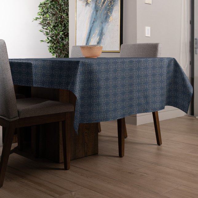 Nappe Marine Bleu classique Silver Snowflakes Élégant Pe (Navy blue and silver snowflake pattern tablecloth)