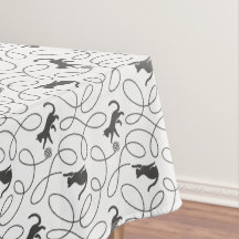 Motif de chat noir joueur et boule de fil