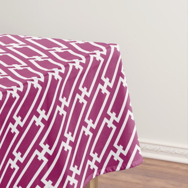 Nappe Motif Raspberry Geometry Chain Links (In Situ)
