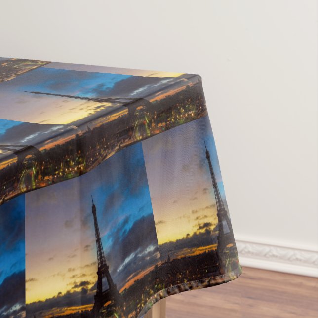 Nappe Nuit au jour le jour sur la tour Eiffel du Trocade (In Situ)