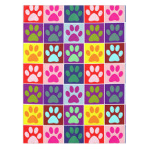 Pattes multicolores dans des carrés multicolores