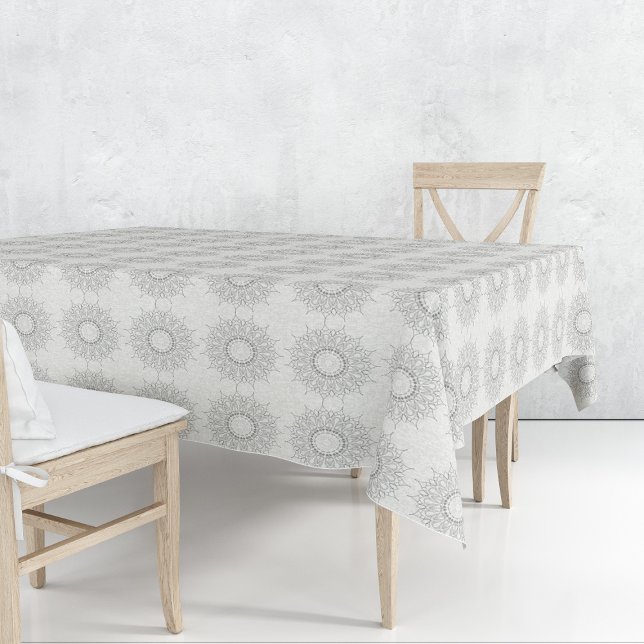 Nappe Petite florale blanche tombée au motif rural (Créateur téléchargé)
