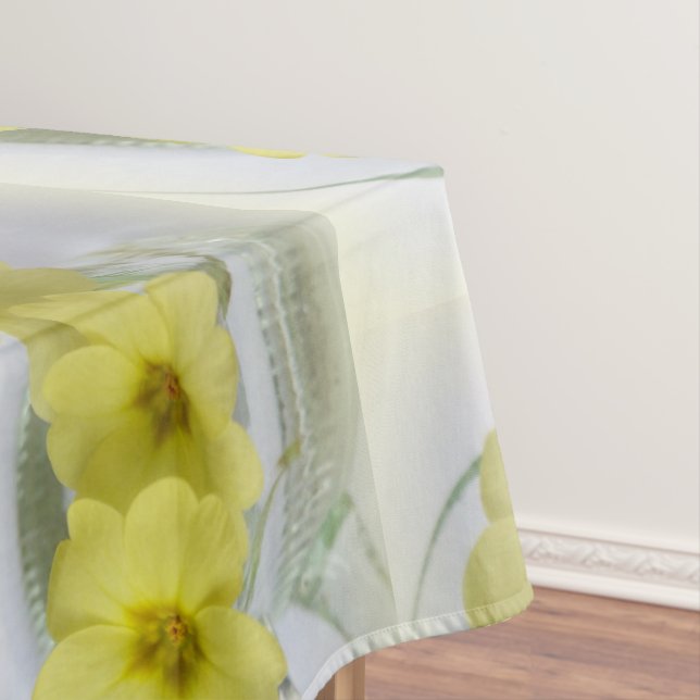 Nappe primevère dans une tasse à café (In Situ)