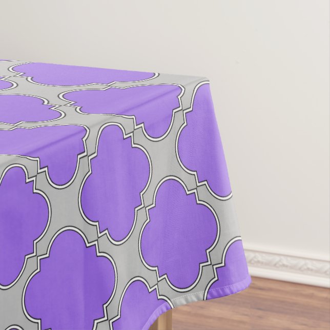 Nappe Quatrefoil violet et gris (In Situ)