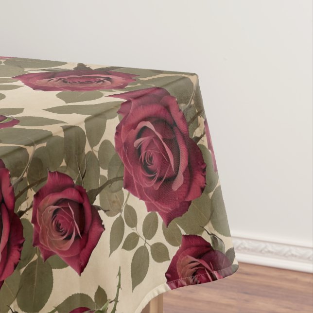 Nappe Roses rouges foncés avec des feuilles vertes fanée (In Situ)