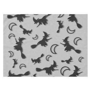 Nappe Sorcière volante entre la moitié de la lune à Hall