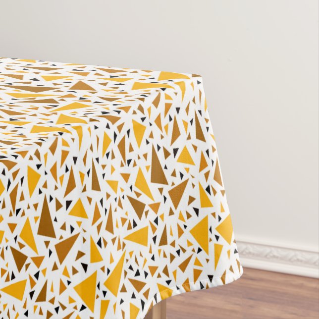 Nappe Triangles brun jaune sur arrière - plan rétro blan (In Situ)