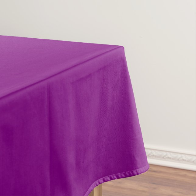 Nappe unie violette pour une salle à manger élégan (In Situ)