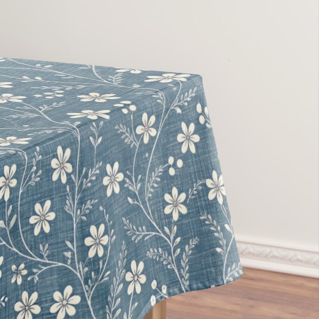 Nappe Vue en denim bleu et blanc avec fleurs blanches (In Situ)