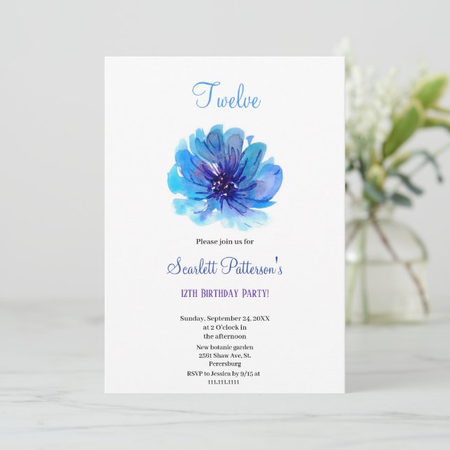 nature bleu et violet invitation à fleur d'anniver (Debout devant)