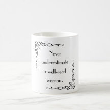 Ne Sous-Estimez Jamais Une Mug De Femme Bien Lue