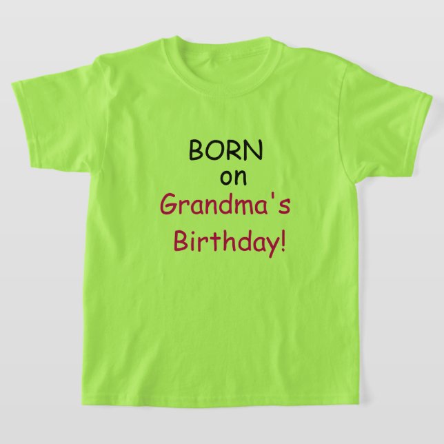 NÉ sur le T-shirt d'anniversaire de grand-mère pou (Poser)