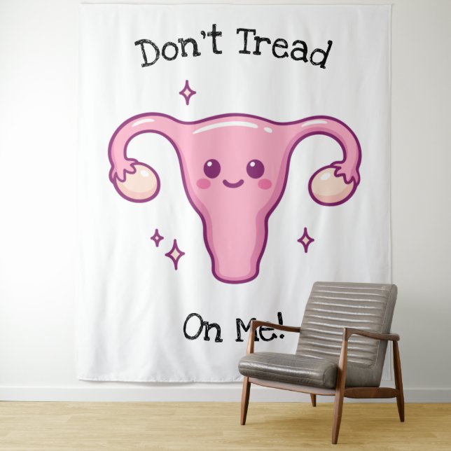 Ne touchez pas à la tapisserie (En situation)