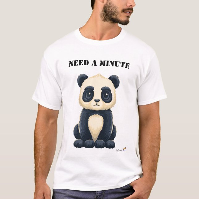 Need a Minute Funny Tired Panda T-Shirt (Devant)