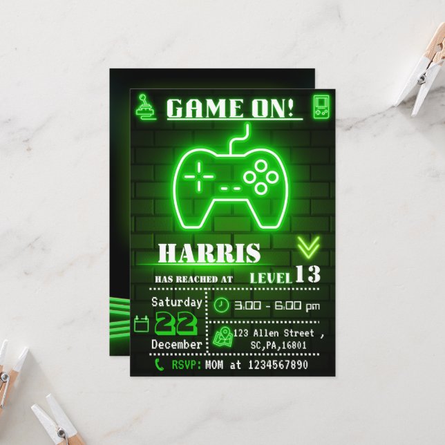 Neon Green Gamer Invitation de fête d'anniversaire (Devant/Arrière en situation)