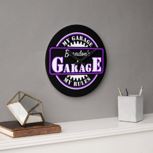 Neon violet blanc Garage Texte sur horloge noire