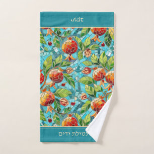 Nettoyage des mains de la pomme grenade juive