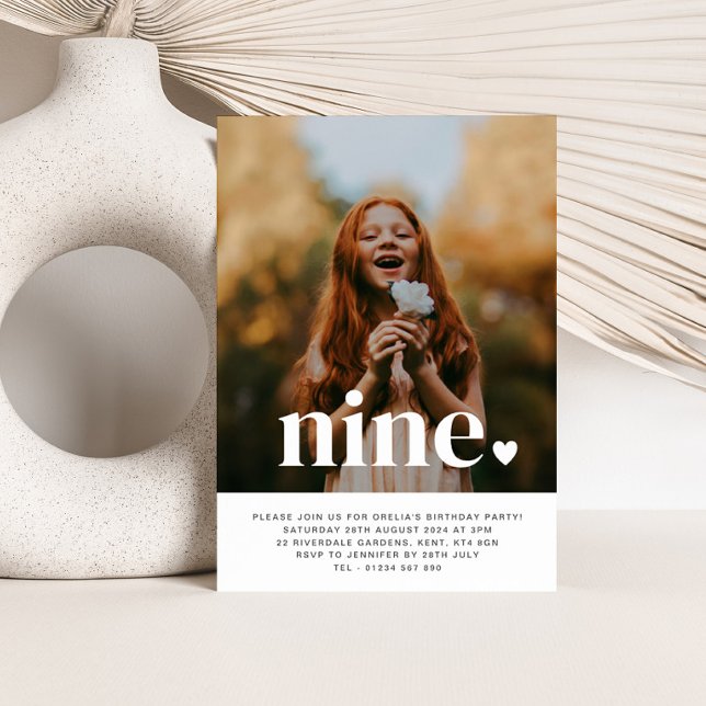 Neuf Heart Photo First Birthday Invitation (Créateur téléchargé)