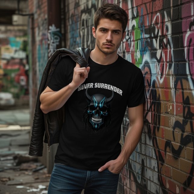 Never Surrender Cyberpunk Skull T-Shirt (Créateur téléchargé)