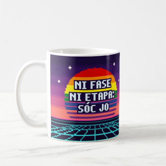 Ni Fase Ni Etapa: Sóc Jo Catalan Pride Pixel Mug (Gauche)