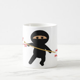 Ninja avec la tasse d'aiguille de tricot