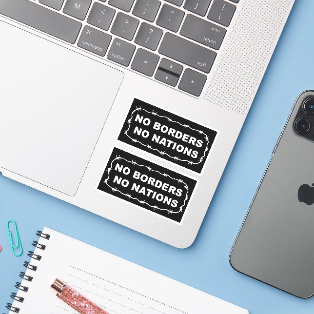 No Borders No Nations Sticker Pack (Ordinateur portable avec iPhone)