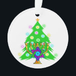 Noël et Hanoukka<br><div class="desc">Comporter l'arbre et le menorah de Noël avec l'étoile de David juive entourée par des vacances présente sur les cartes de voeux,  l'affranchissement,  les idées de cadeau et l'habillement pour la famille.</div>