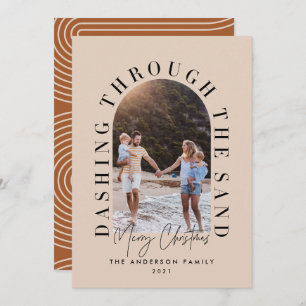 Noël géo moderne en dashant à travers le sable