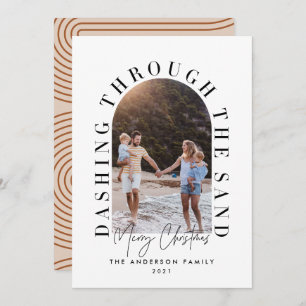 Noël géo moderne en dashant à travers le sable