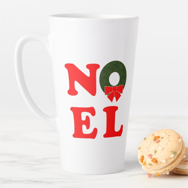 NOEL Wreath Latte Mug (En situation)