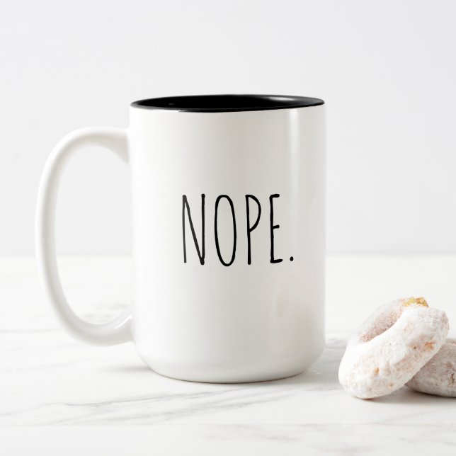 Noir et blanc | Mot simple "NOPE" Mug (Avec donut)