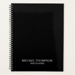 Noir et blanc professionnel<br><div class="desc">Le planificateur professionnel dispose d'un nom et d'un texte personnalisés en style de police serif classique blanc sur arrière - plan noir.</div>