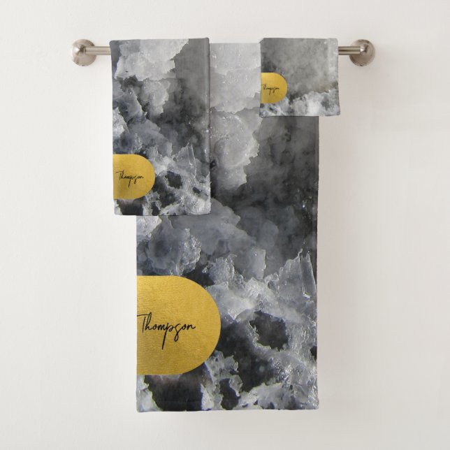 Noir Gold Foil Crystals de mer Signature Script (En situation)