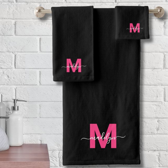 Noir Hot rose moderne Nom du script Monogramme (Black Hot Pink Modern Script Name Monogram Bath Towel Set)