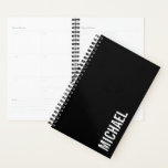 Noir moderne minimaliste Nom personnalisé<br><div class="desc">Design minimaliste moderne avec nom personnalisé en blanc moderne en gras sans serif style de police sur arrière - plan noir.</div>