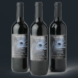 NOIR PEACOCK FEATHER ÉTIQUETTE DE VIN PERSONNALISA<br><div class="desc">UN ACCENT ÉLÉGANT ARRIÈRE - PLAN MÉTALLIQUE DE VIN AVEC PIÈCE DE PEACOCK PRESTAGE CENTRE. Simple mais élégant</div>