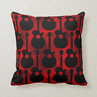 noir sur les coussins rouges de motif de guitare
