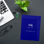 Nom bleu marine monogramme 2026<br><div class="desc">Un arrière - plan bleu marine, texte blanc. Personnalisez et ajoutez votre prénom, vos initiales monographiques et votre nom complet, une année de titre 2026 (ou toute année).</div>