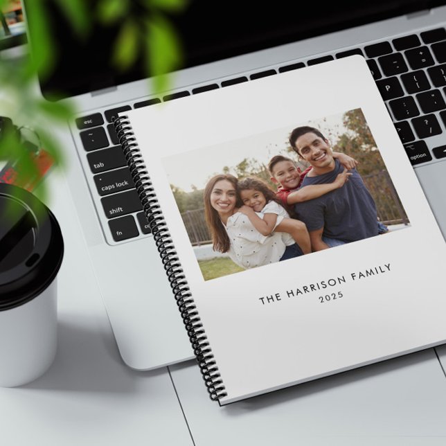 Nom de famille et photo minimaliste (Créateur téléchargé)