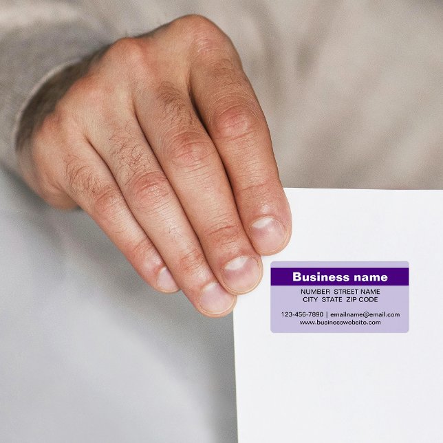 Nom de l'entreprise surligné sur une étiquette d'a (Purple address label with your highlighted business name)