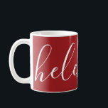 Nom écrit à la main Mug Cranberry Rouge personnali<br><div class="desc">Une magnifique tasse à deux tons avec un nom personnalisé dans une police de script moderne et élégante. Dans une magnifique canneberge rouge et blanc. Merveilleux comme cadeau de vacances,  anniversaire,  ménage ou femme de chambre.</div>