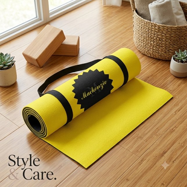 Nom et initiale sur tapis de yoga jaune ensoleillé (Name and Initial on Sunny Yellow Yoga Mat)