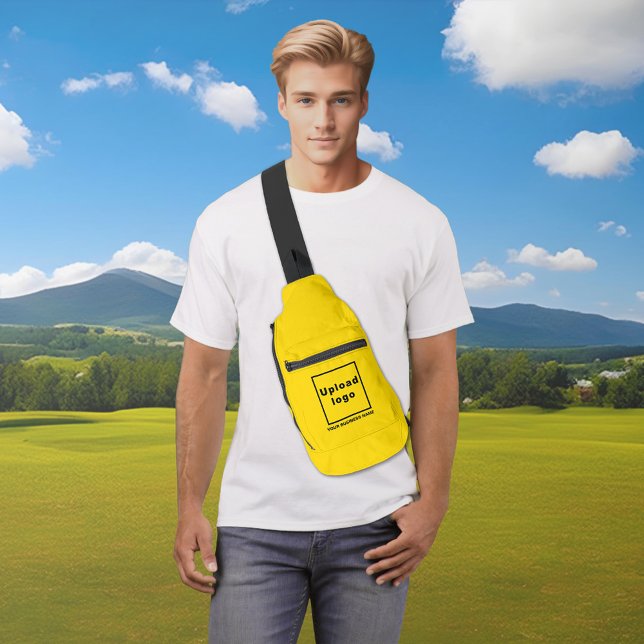 Nom et logo de l'entreprise sur le sac à élingue j (Business name and logo on yellow sling bag)