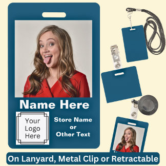 Nom et logo du magasin sur le badge du personnel