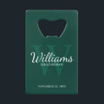Nom et monogramme des producteurs de scripts perso<br><div class="desc">Ajoutez une touche personnelle à votre mariage grâce à l'ouvre-bouteille personnalisé des groomsmen carte de crédit. Ce ouvre-bouteille contient le nom du marionnettiste personnalisé en style de police de script classique blanc avec des détails mariages en style de police serif classique blanc et monogramme en style de police serif classique...</div>